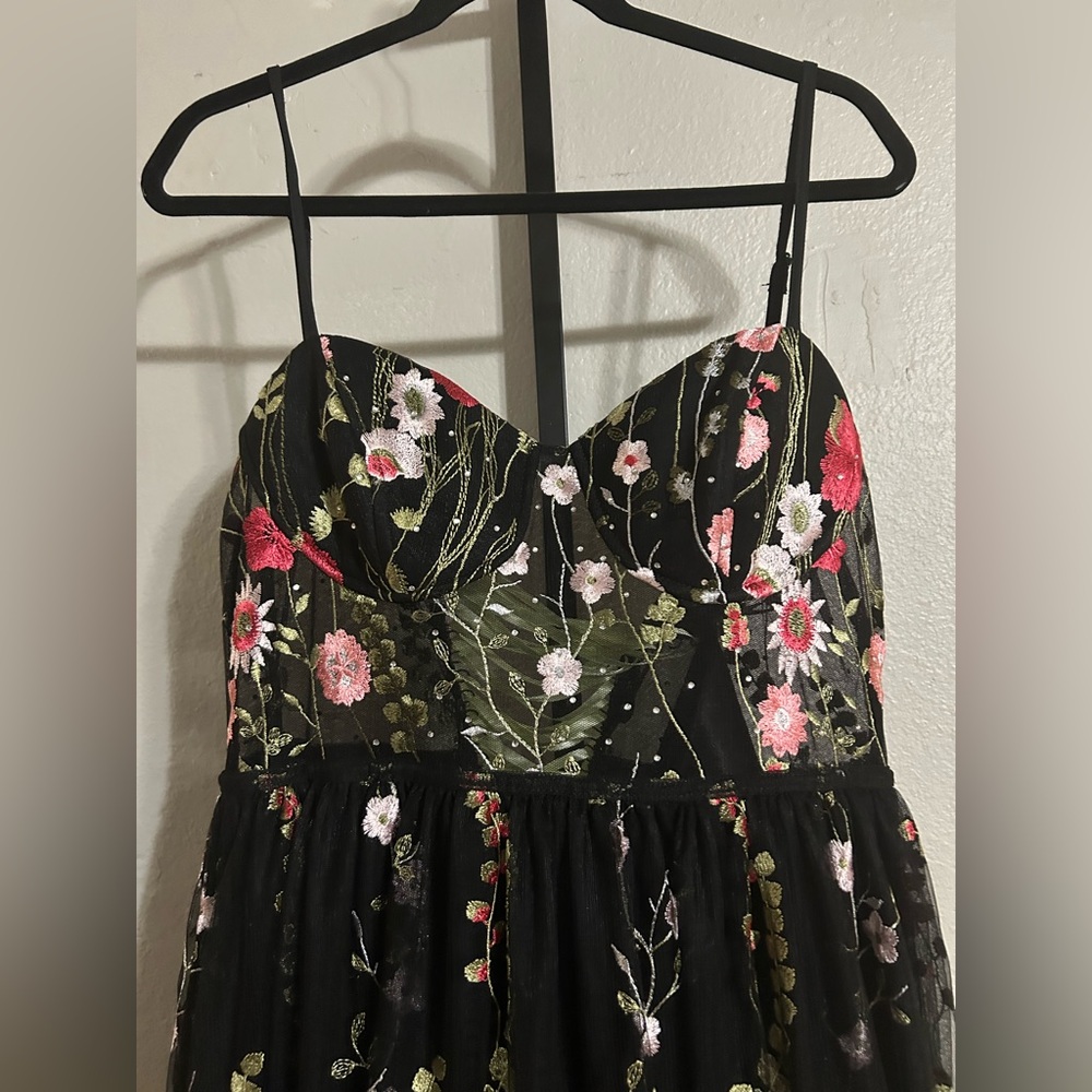 City Studios juniors floral embroidered mesh gown, size 11 - Picture 7 of 9